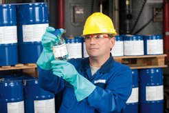 Chemikalien aus der Zellfabrik: Die BASF stellt mithilfe von Mikroben aus nachwachsenden Rohstoffen die Basischemikalie 1,4-Butandiol her.