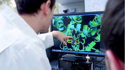 Manche Enzyme haben Forscher des Max-Planck-Instituts für terrestrische Mikrobiologie unter anderem mithilfe von Computersimulationen so maßgeschneidert, dass sie zum CETCH-Zyklus passen. Dieser synthetische Stoffwechselweg bindet CO2 aus der Luft deutlich effizienter als der Calvin-Zyklus in Pflanzen.